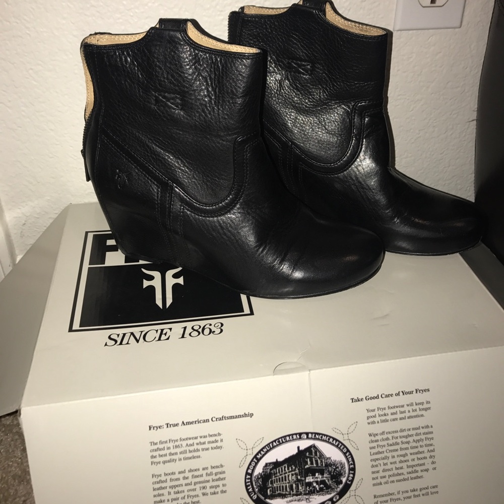 Frye Carson wedge bootie